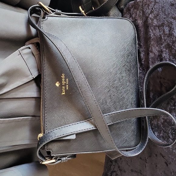 ♠️ Kate Spade ♠️ Medium Black Crossbody  Purse EUC - Picture 3 of 10